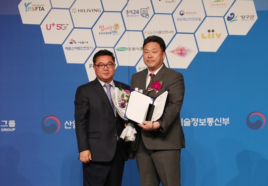 하이리빙이 지난 11일 서울 중구 힐튼호텔에서 열린 ‘2019 국가대표브랜드 대상’에서 네트워크마케팅 부문 대상을 수상했다. (사진제공=하이리빙)