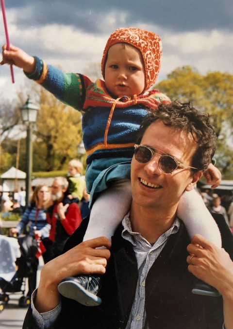 2002~3년 육아휴직 중인 야콥 할그렌 주한스웨덴대사와 첫째 딸의 모습 [사진제공=주한스웨덴대사관]