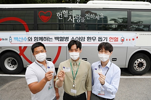 헌혈캠페인에 참여한 농심 직원들의 모습. (자료제공=농심)