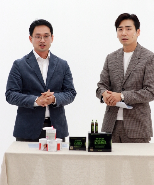 24일 개최된 K클래스 온라인에서 이니스트바이오제약 고기현 이사(왼쪽)가 데칼시트에 대해 설명하고 있다.