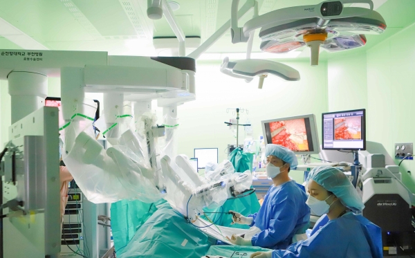 순천향대 부천병원 로봇수술센터는 ‘다빈치 Xi 로봇수술 2000례’를 달성했다고 밝혔다. (사진=순천향대 부천병원 제공)