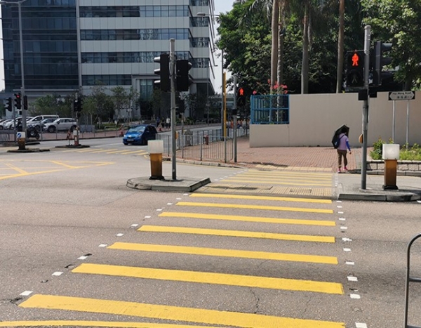 홍콩에서 시행 중인 노란색 횡단보도. (사진=경찰청 제공)