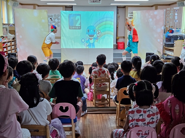 문화체육관광부와 한국콘텐츠진흥원은 전국 어린이집 및 유치원을 찾아가 올바른 게임 이용 방법을 알려주는 유아 뮤지컬 ‘게임보안관이 될 거야’를 공연한다. (사진=한국콘텐츠진흥원 제공)