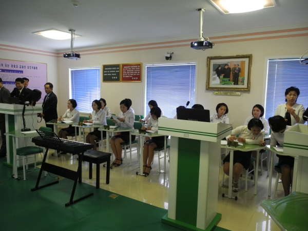 평양교원대학 학생들의 수업 시연 모습. (사진=어린이어깨동무)