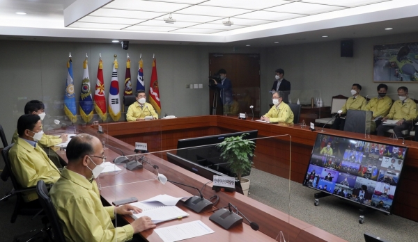 서욱 국방부 장관이 7일 전군 주요 지휘관 회의를 소집해 장병 급식 등 처우개선 대책을 논의하고 있다. (사진=국방부 제공)
